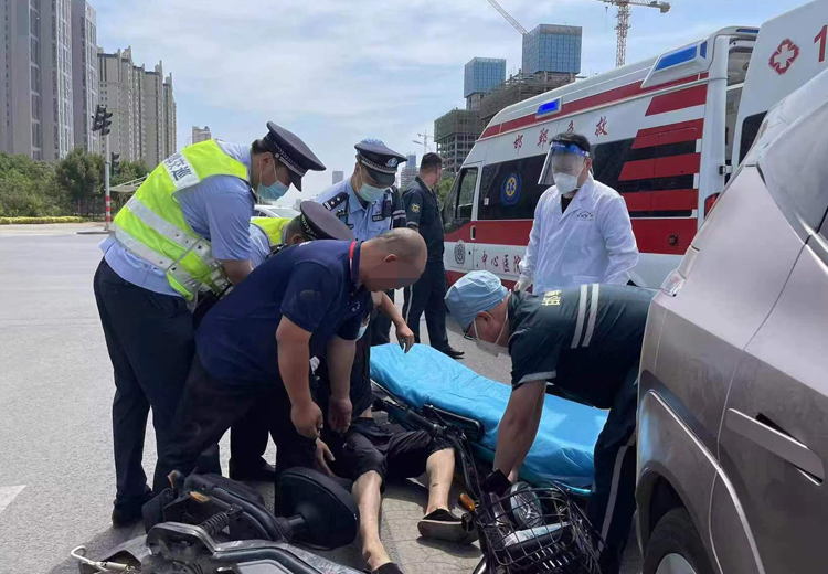 开发区二大队处理交通事故
