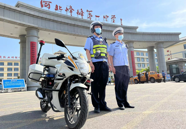 峰峰大队民警高考保驾护航