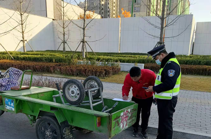 开发区二大队综合治理电动三轮车